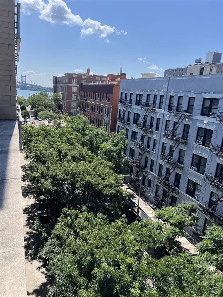 Huge Room with Ensuite Bath, UES