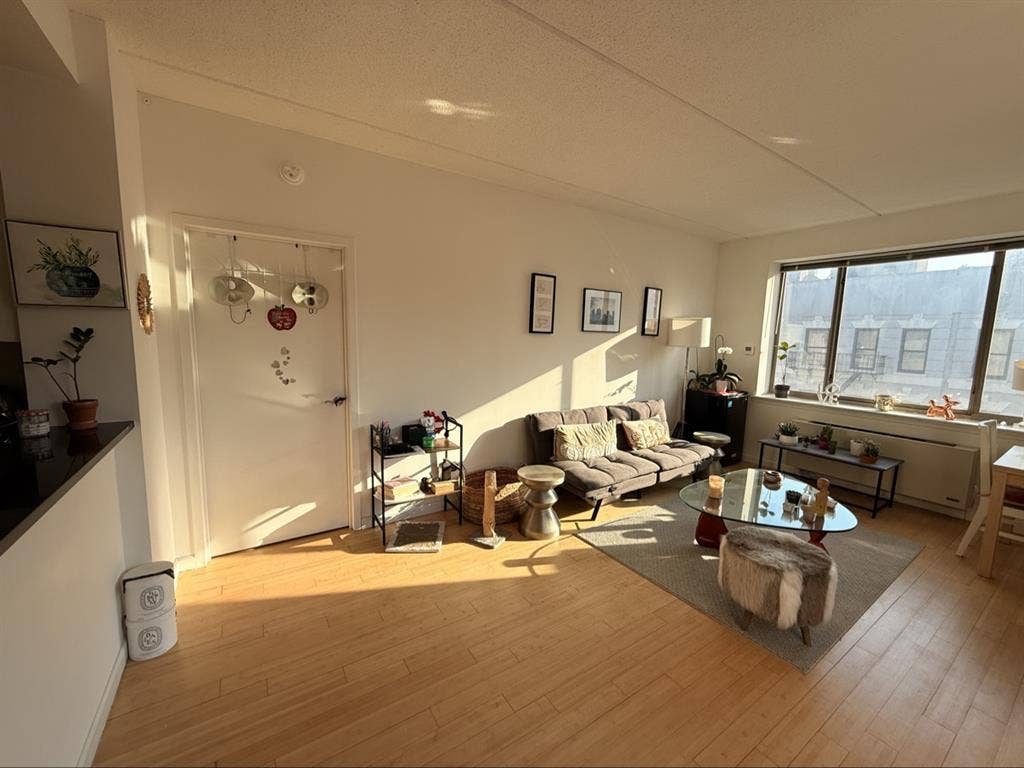 Huge Room with Ensuite Bath, UES