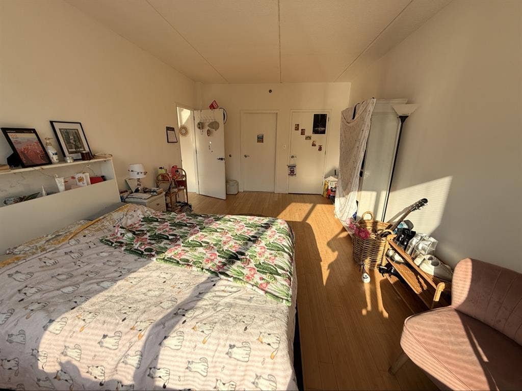Huge Room with Ensuite Bath, UES