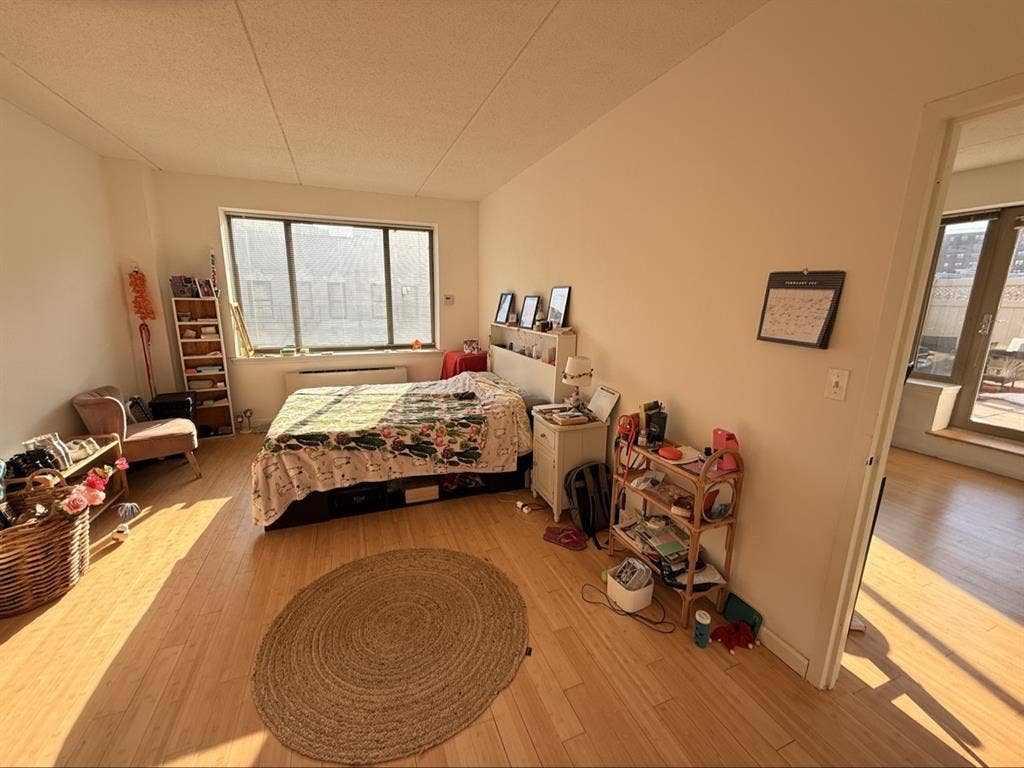 Huge Room with Ensuite Bath, UES