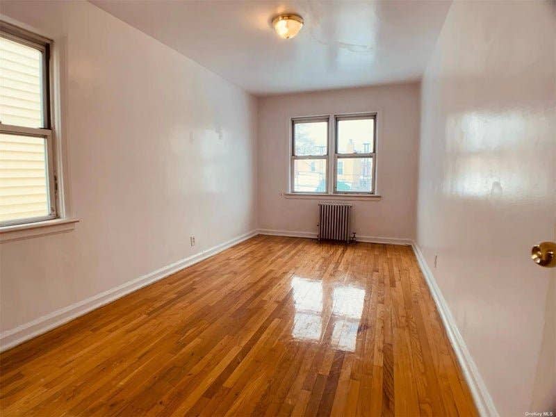 Big Room in Astoria/Ditmars Blvd