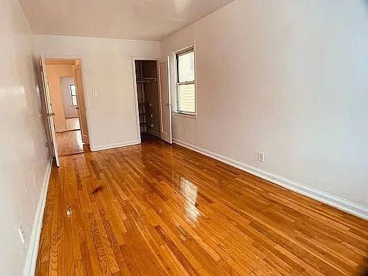 Big Room in Astoria/Ditmars Blvd
