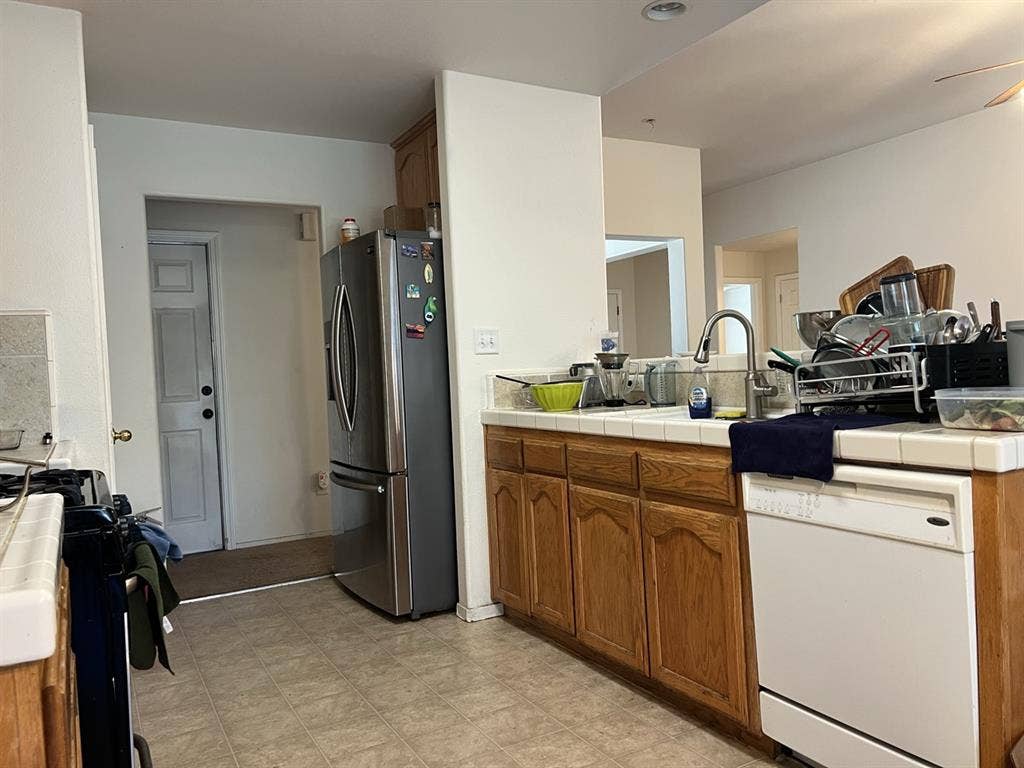 Furnished room bills included