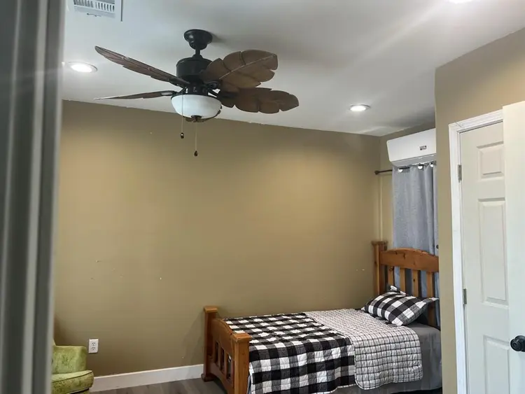 Furnished room with private bathr