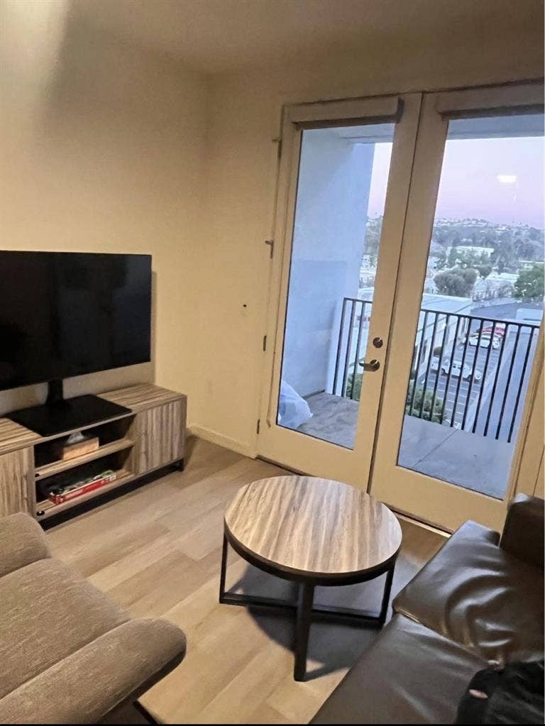 SUBLEASE takeover by female URGENTL