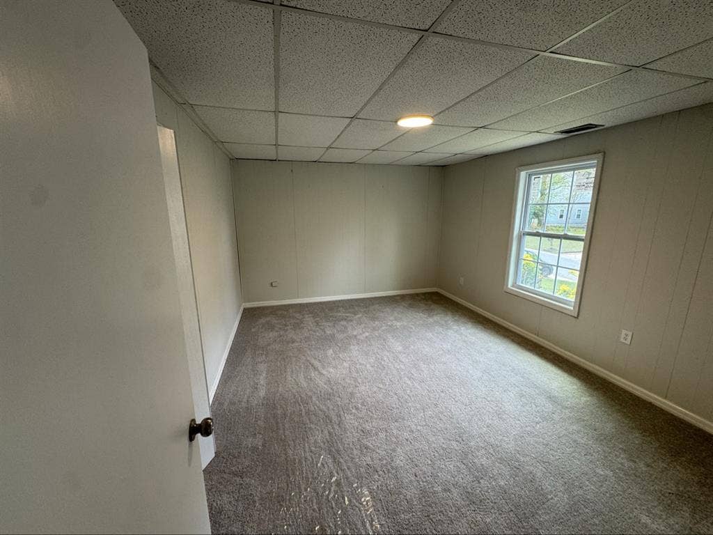 Searching roommates 10min from ksu