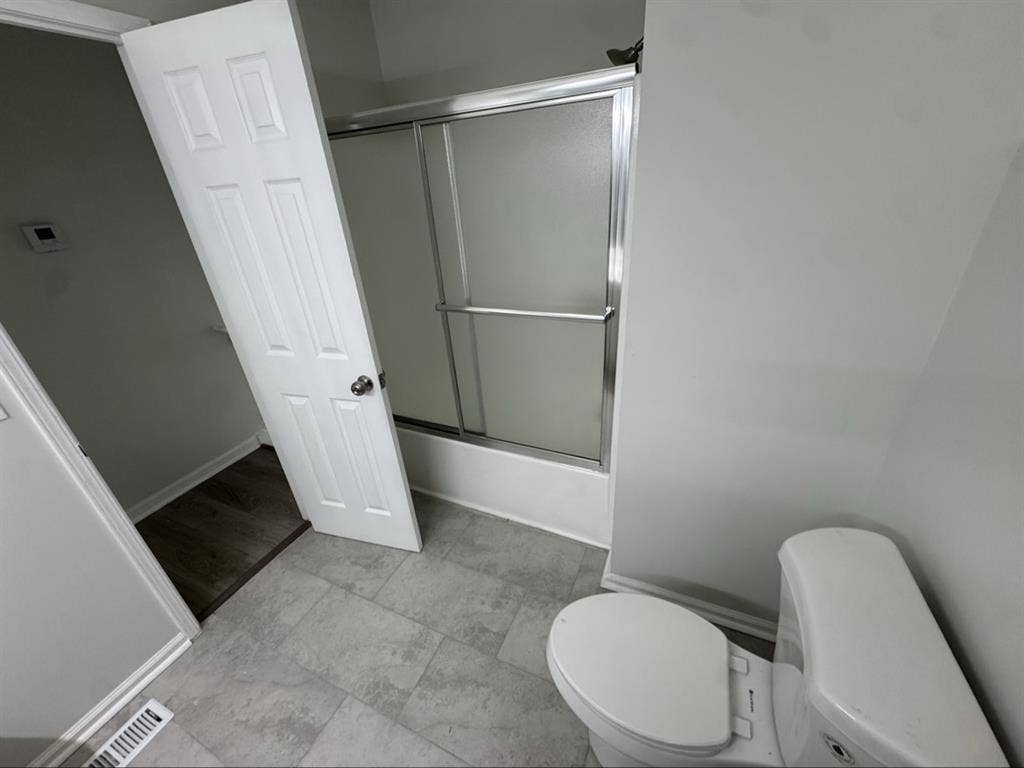 Searching roommates 10min from ksu