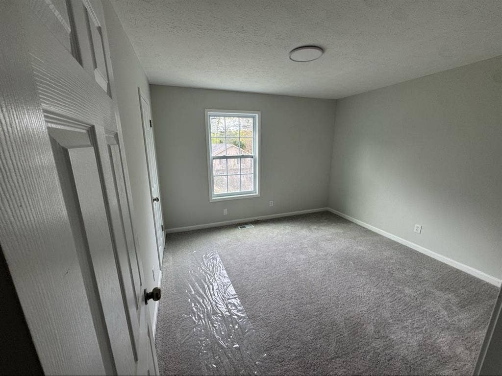 Searching roommates 10min from ksu