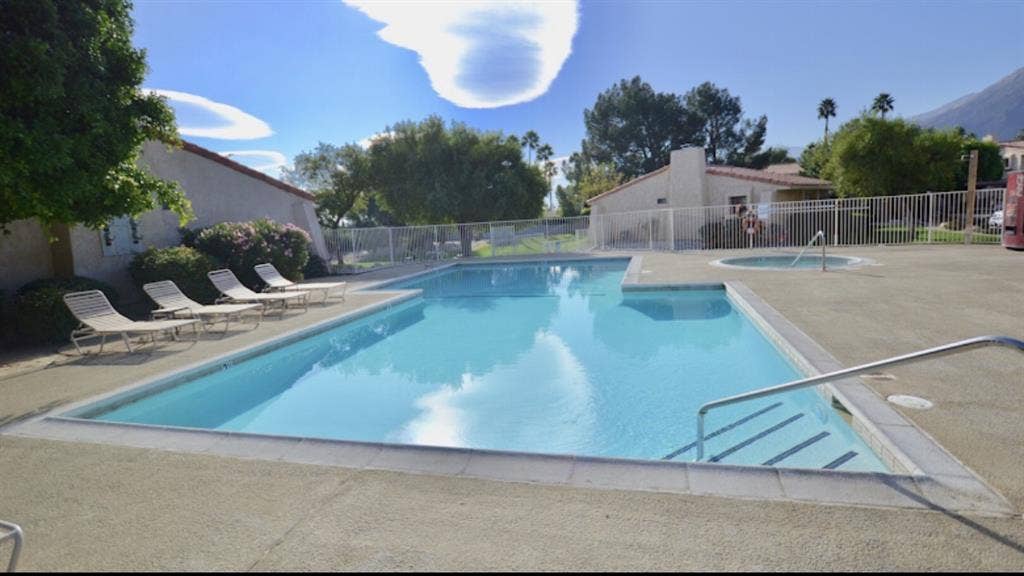 Private room & bath in Palm Springs