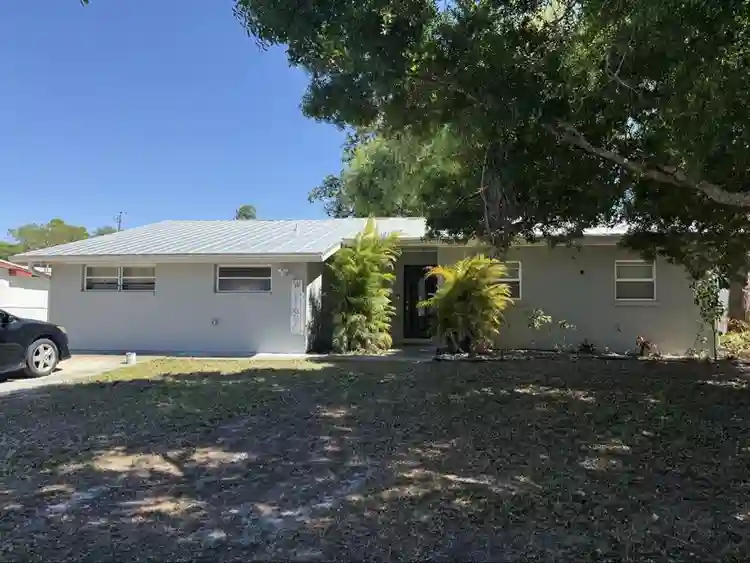 Clean well kept house quiet house