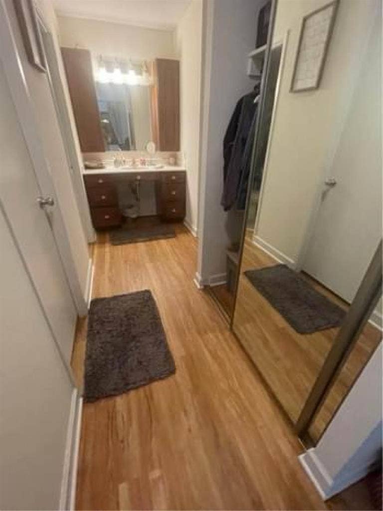 Looking For A Female Room Mate