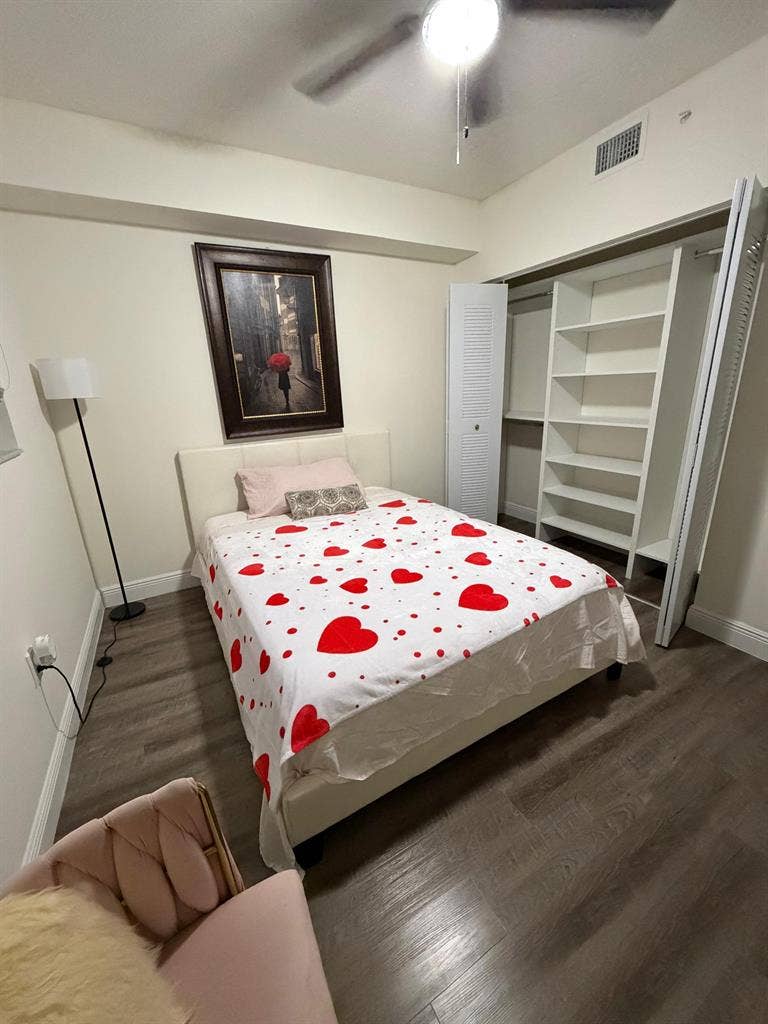 1 persona mujer sin perros