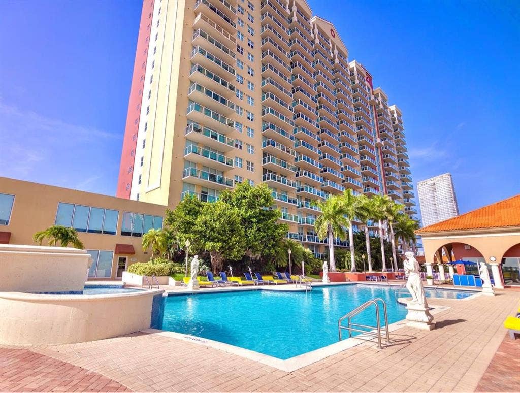 1 persona mujer sin perros