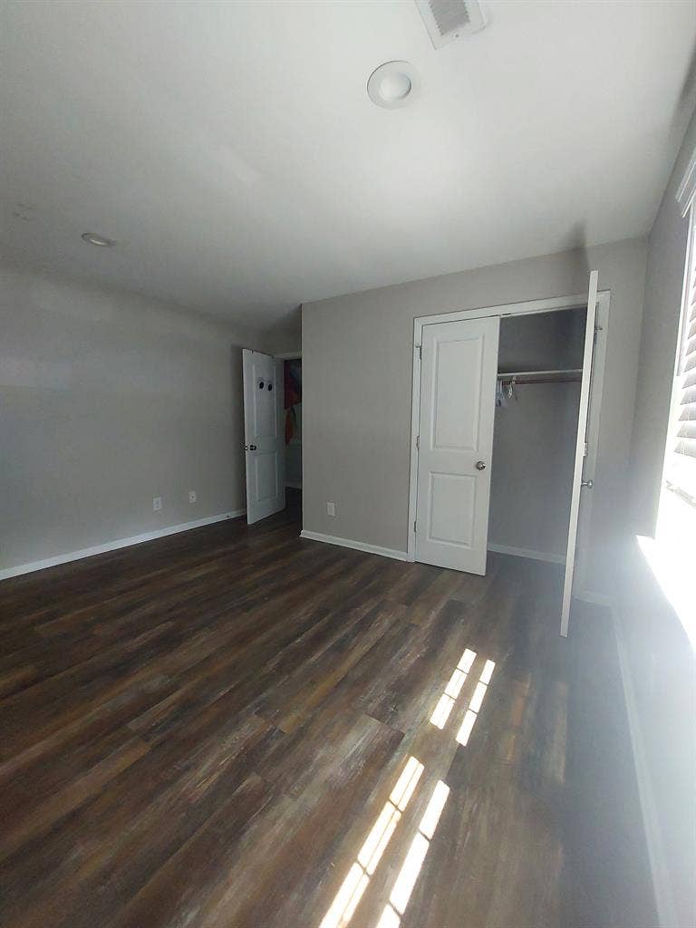 ISO roommate in Durham
