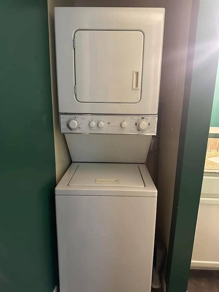 Looking for a Roomate for May 1!