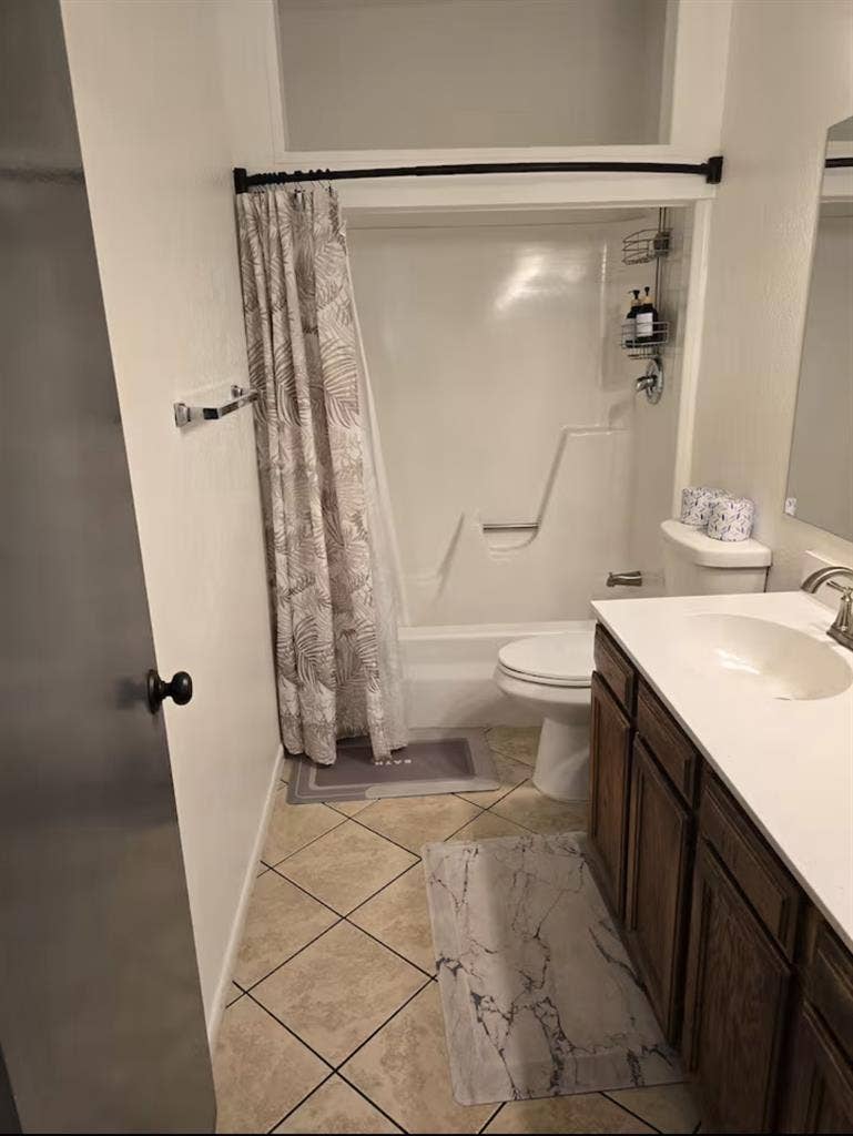 Looking for roommates 2king bed