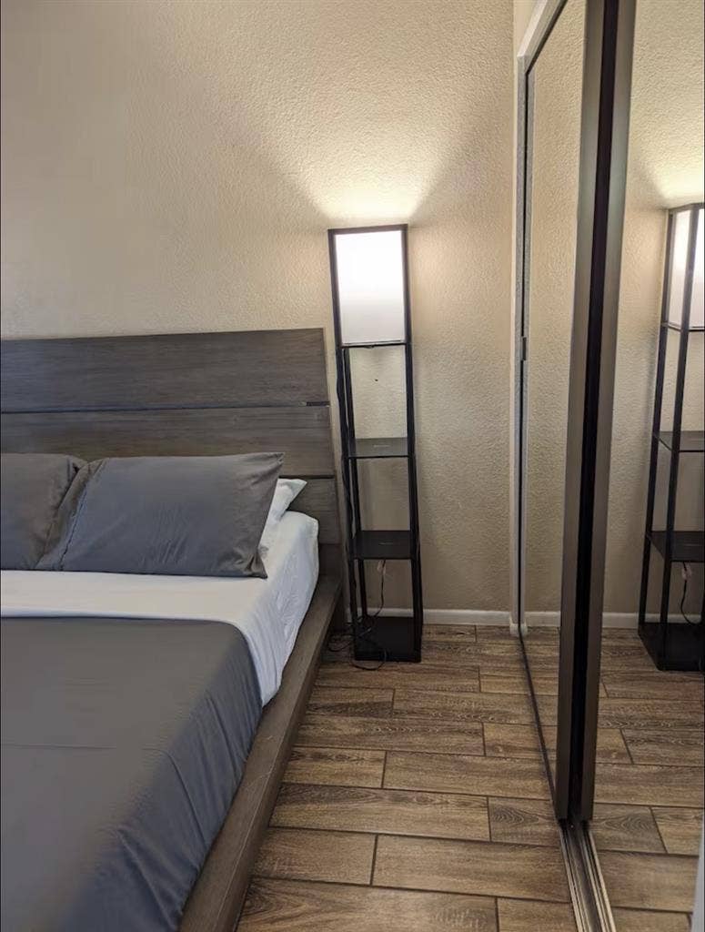 Looking for roommates 2king bed