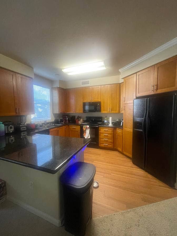 looking for a roommate