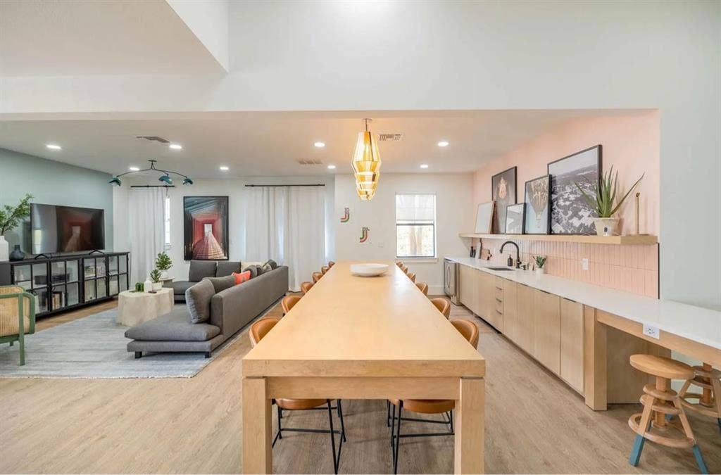 Private room and Bath!