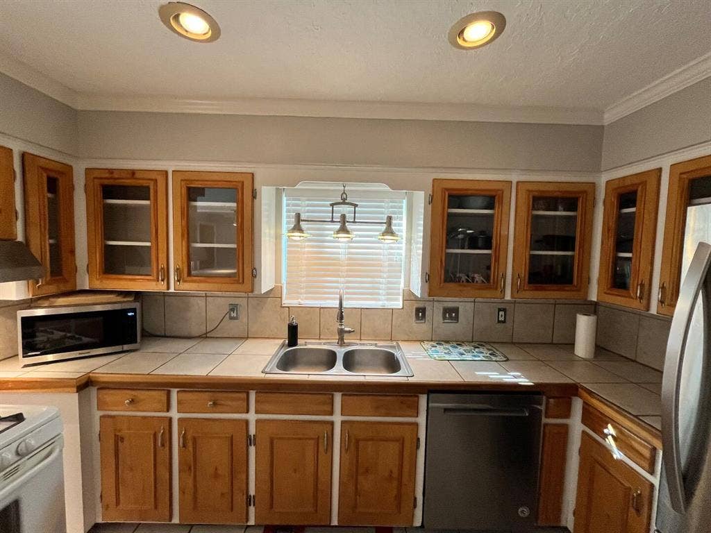 Huge furnished room all bills incl!