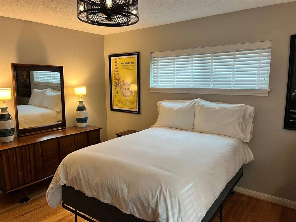 Huge furnished room all bills incl!