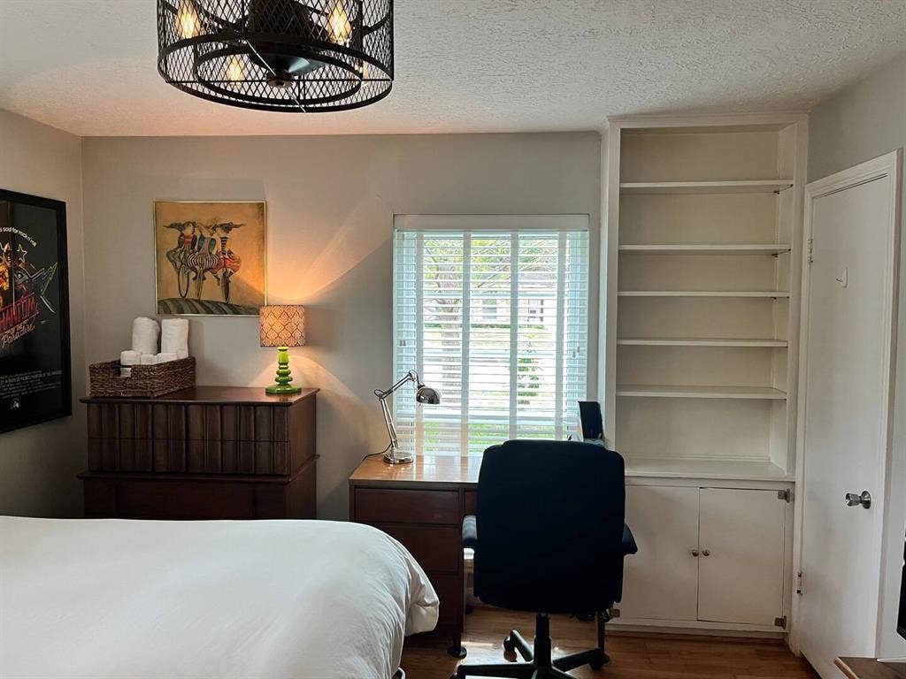 Huge furnished room all bills incl!