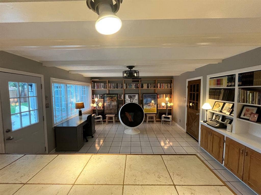 Huge furnished room all bills incl!