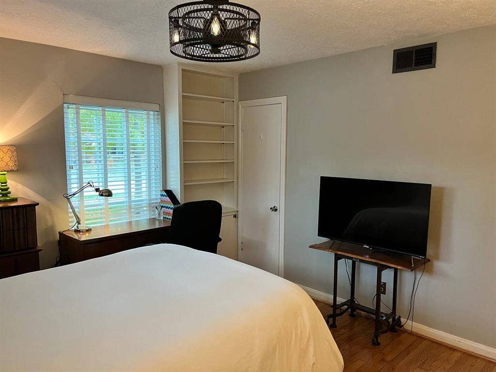 Huge furnished room all bills incl!