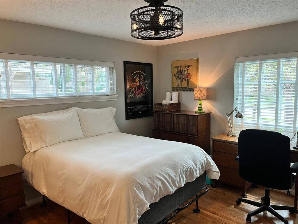 Huge furnished room all bills incl!