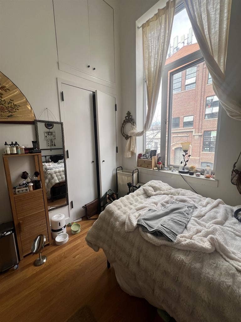 1bedroom sublet in a 2bed Loft!