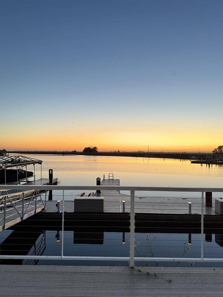 Water Front Room For Rent