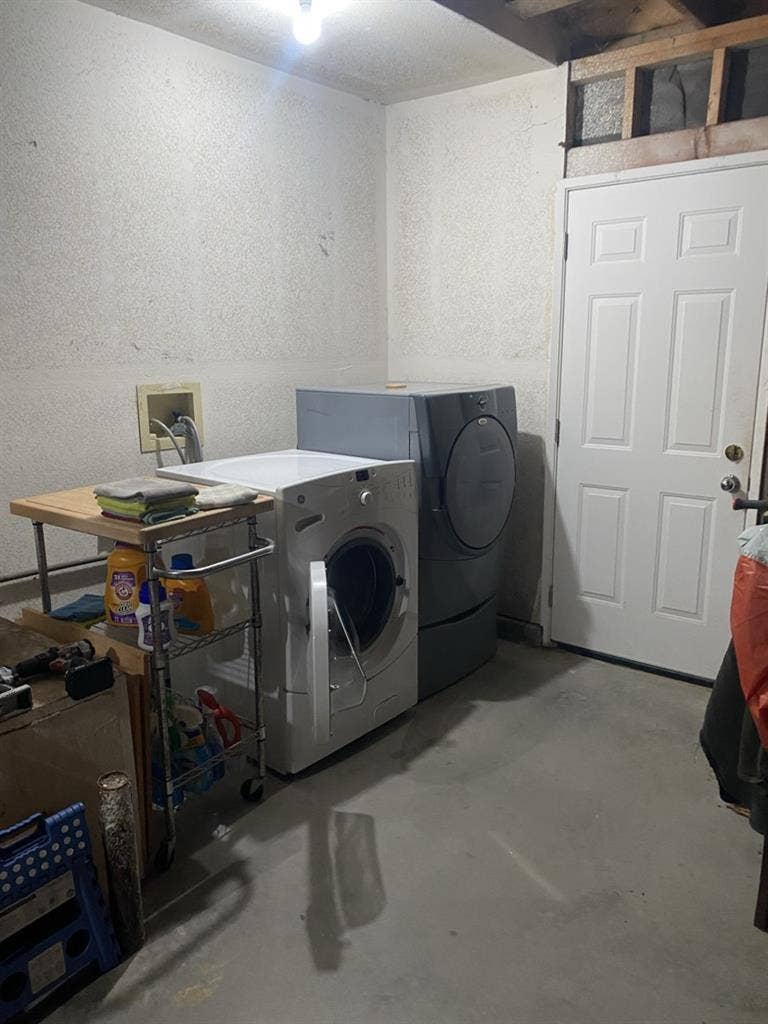 9x10 room / shared bathroom (clean)