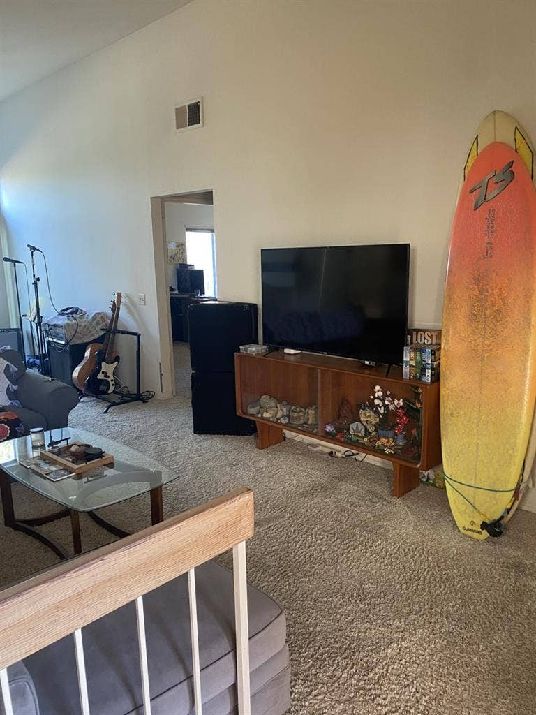 9x10 room / shared bathroom (clean)