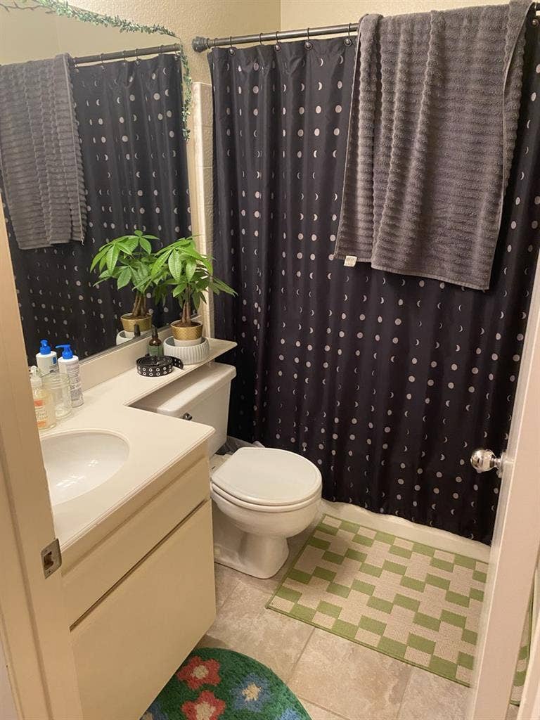9x10 room / shared bathroom (clean)