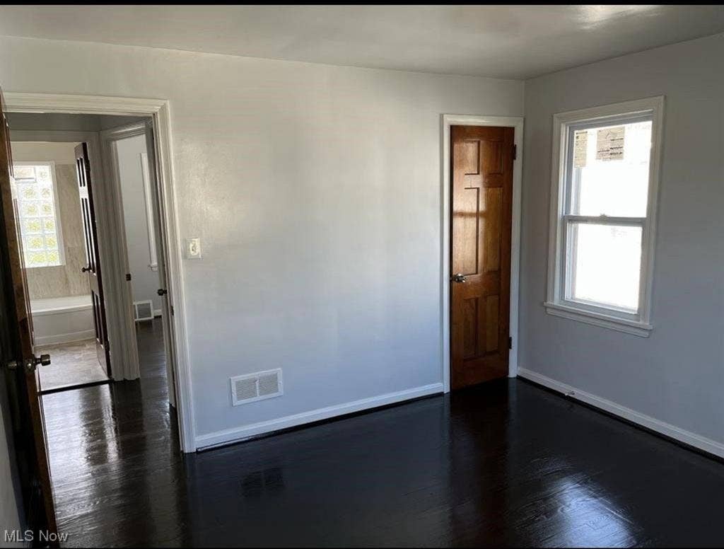 In need of responsible roomate