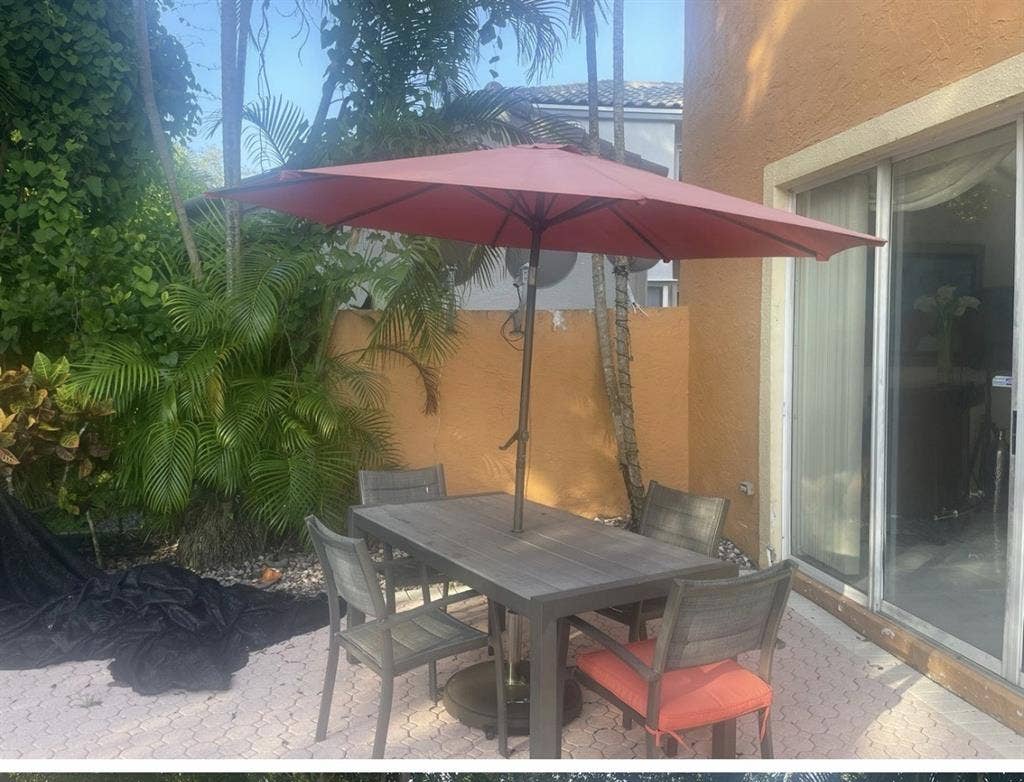 Towngate Pembroke Pines Woman only