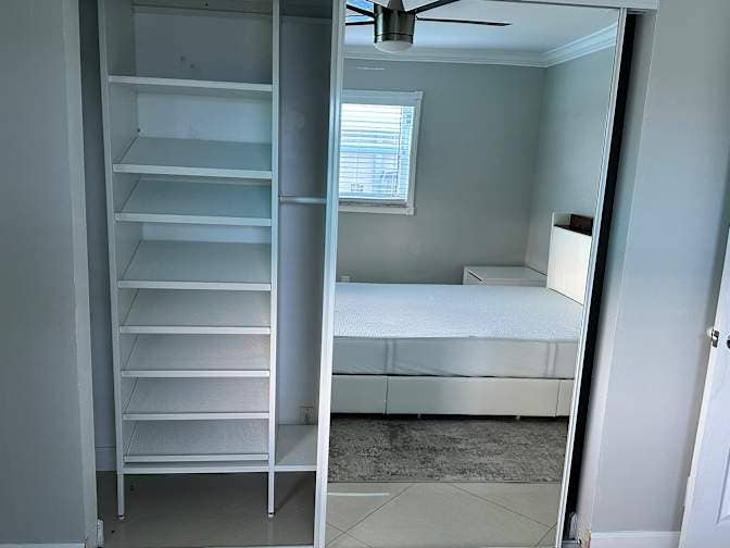 FURNISHED ROOM • ALL INCLUDED