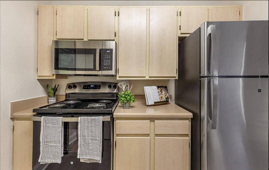 SHORT-TERM SUBLEASE – SUMMER 2026