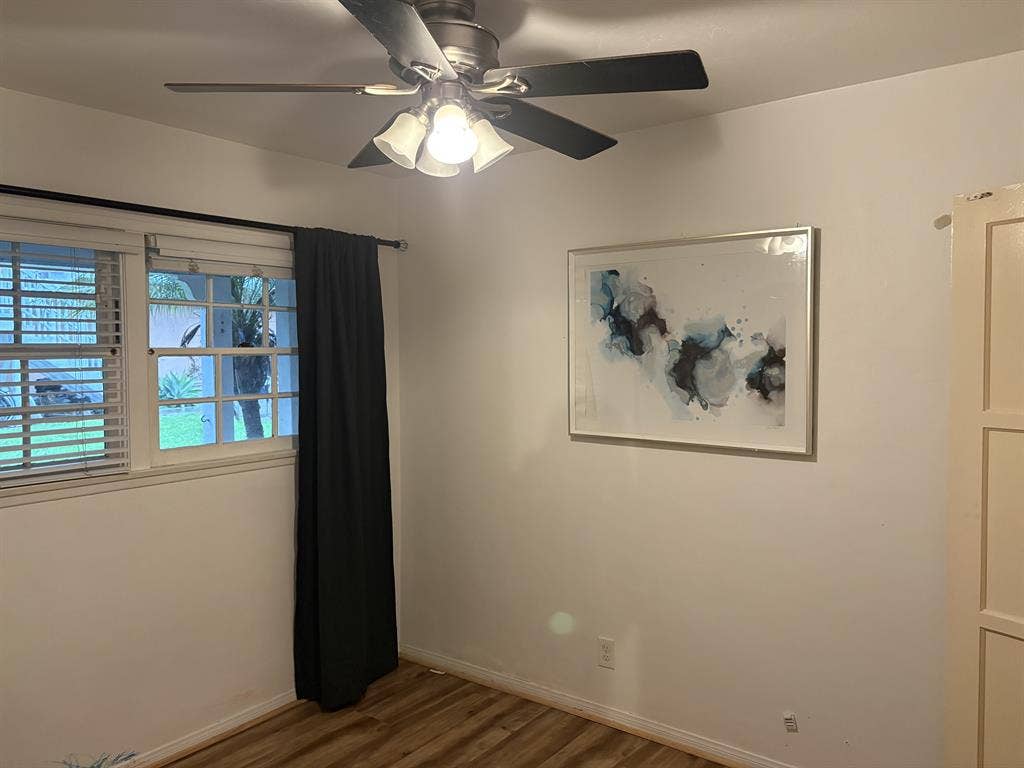 La Jolla apt overlooks beach