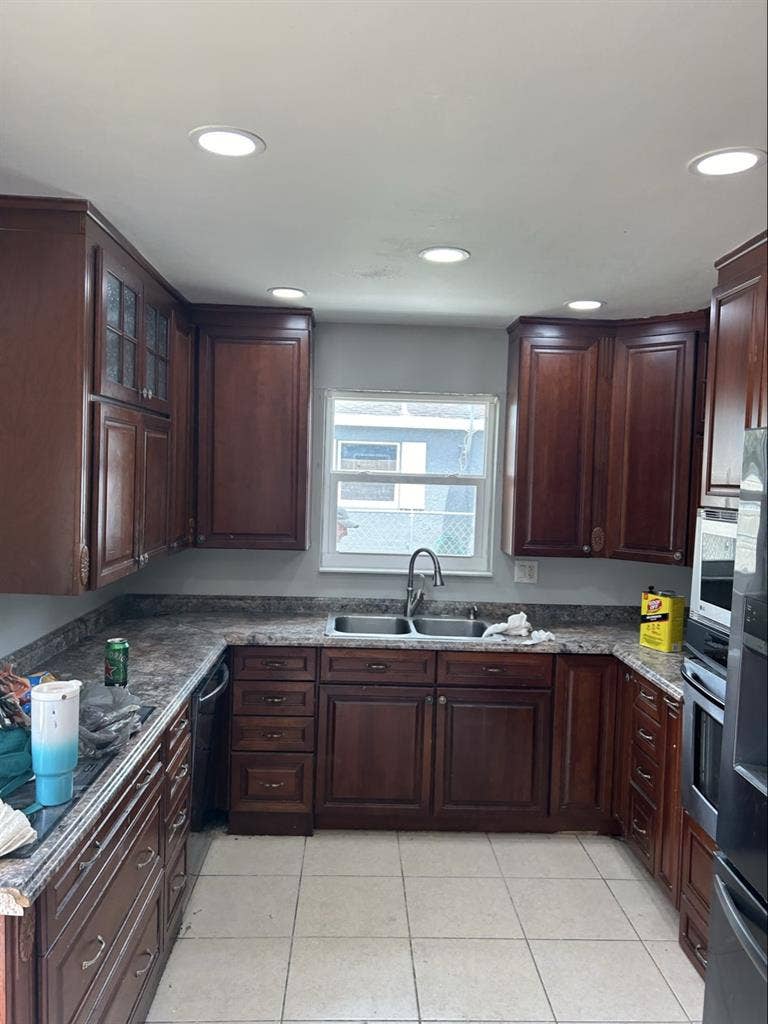 Female only:pets welcome: