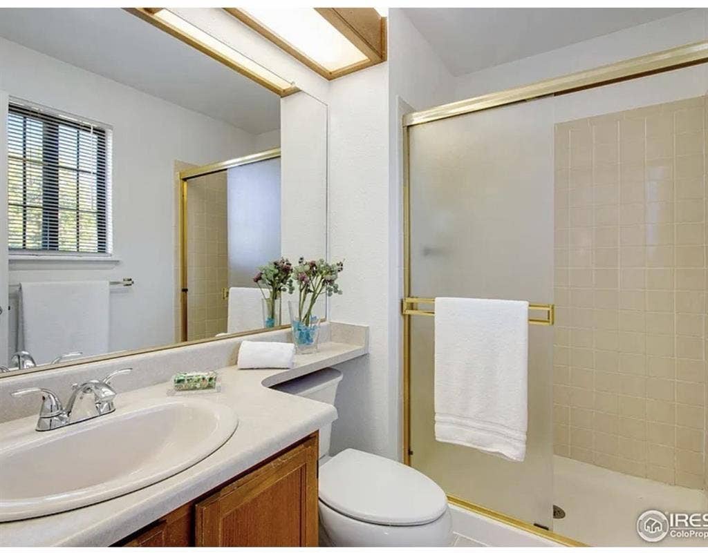 Looking for a third femaleroommate