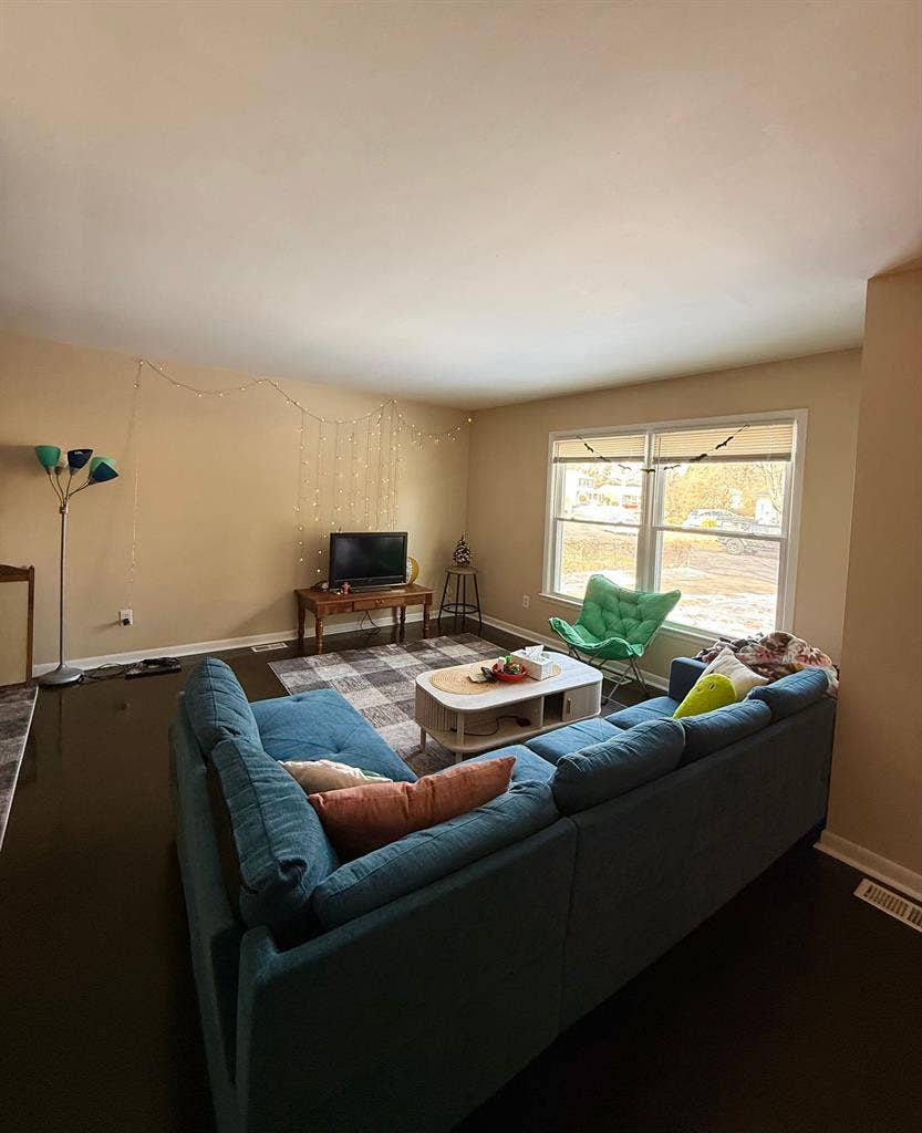 Cute house on quiet cul-de-sac