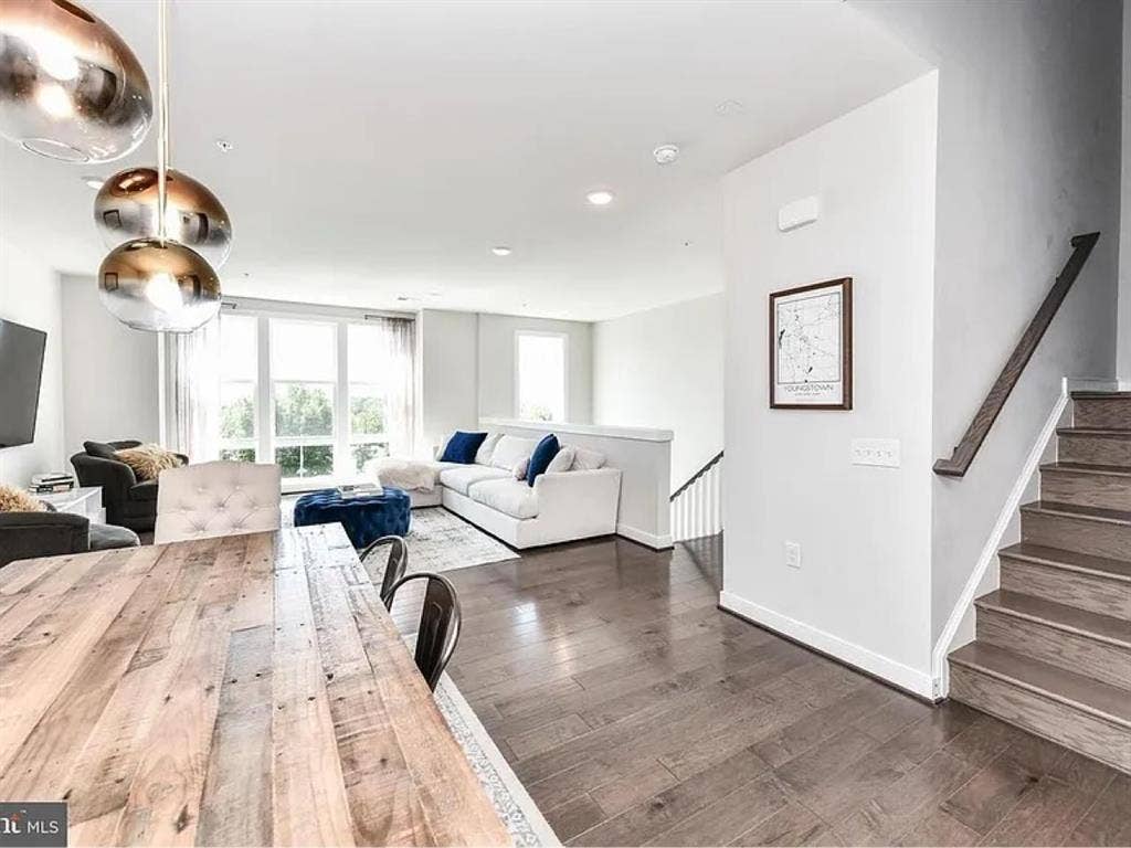 MASTER BEDROOM AVAILABLE - HERNDON