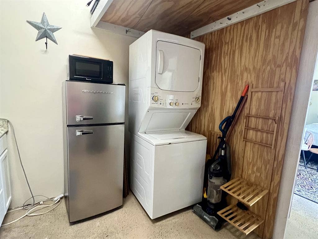 Waterfront Retreat - Dog-Friendly