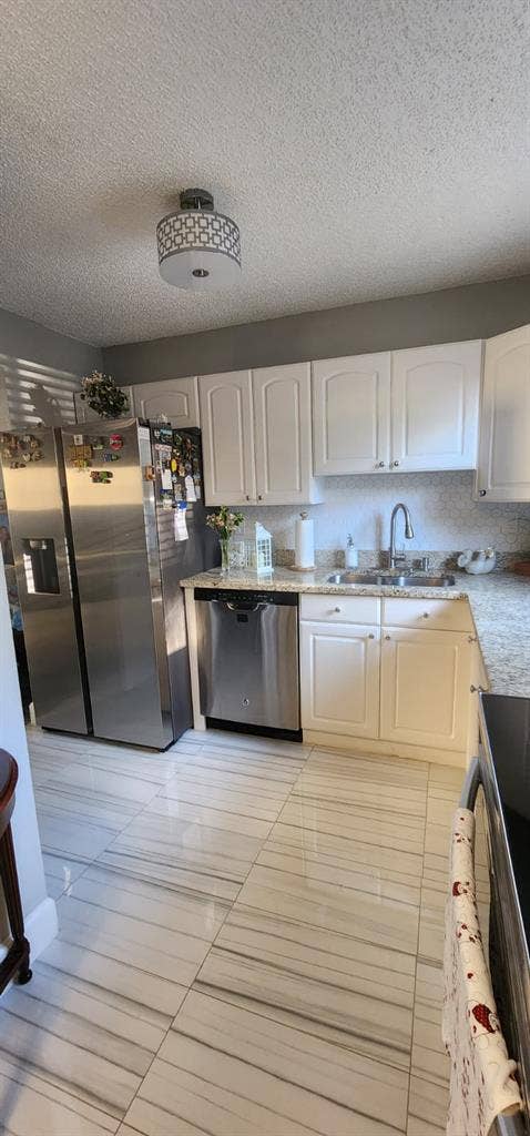 Peaceful room in 2-2 townhouse