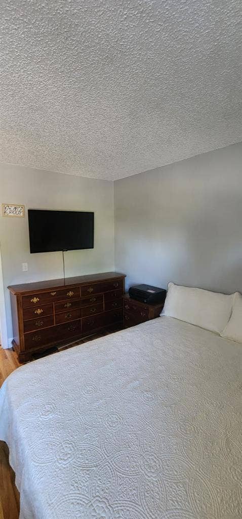 Peaceful room in 2-2 townhouse