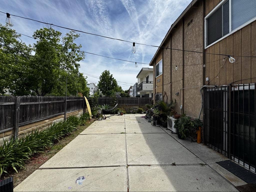 ROOMMATE NEEDED MOVE IN MAY 1st