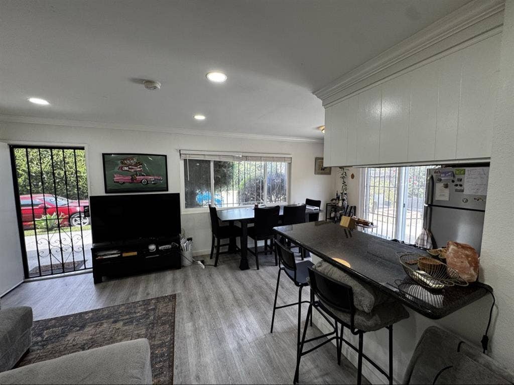 ROOMMATE NEEDED MOVE IN MAY 1st
