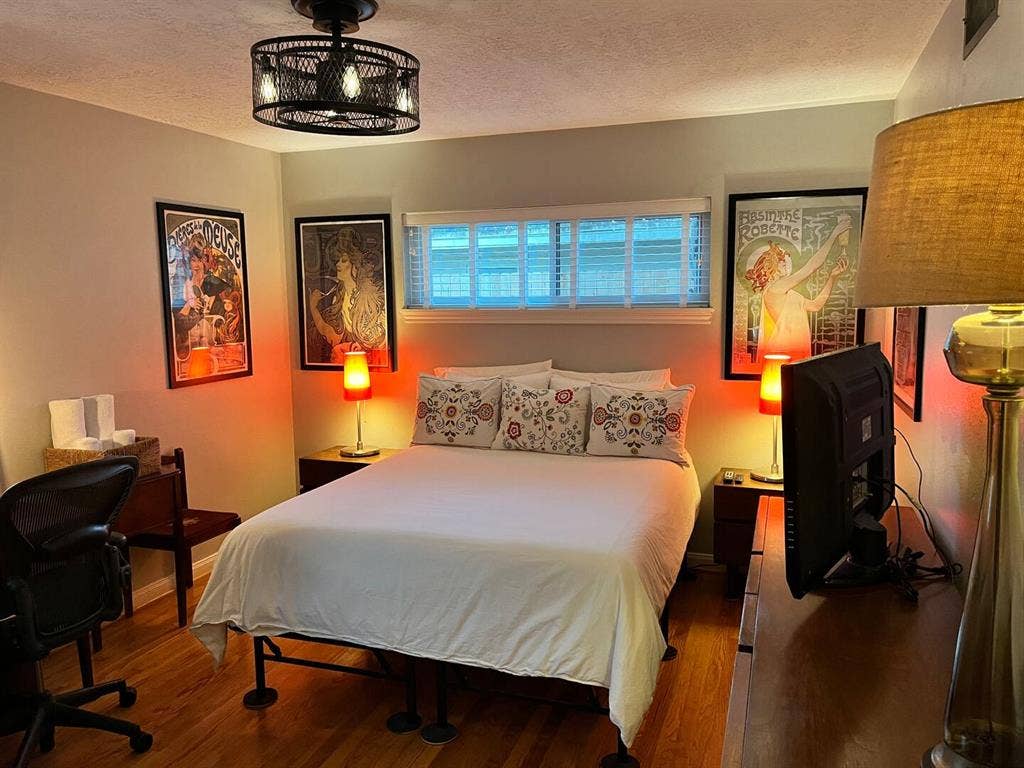 large rm priv bath all util inc!
