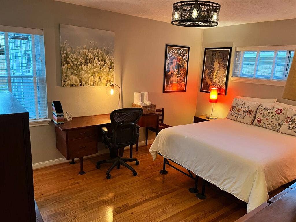 large rm priv bath all util inc!